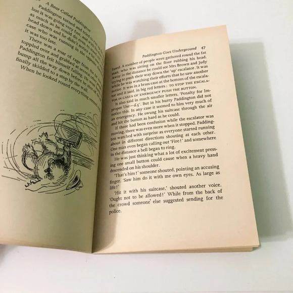 Vtg 1972  Bear Called Paddington The Air Armada Lion Book Paperback Michael Bond - Picture 15 of 16